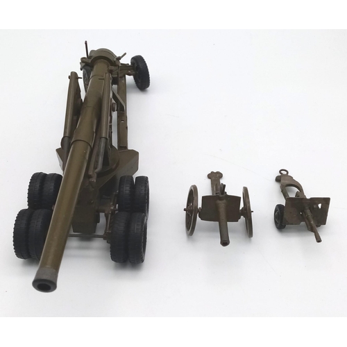 213 - A 1950s Britains 1/32 Size American 155mm Anti Aircraft Gun Model. In good condition - only half of ... 