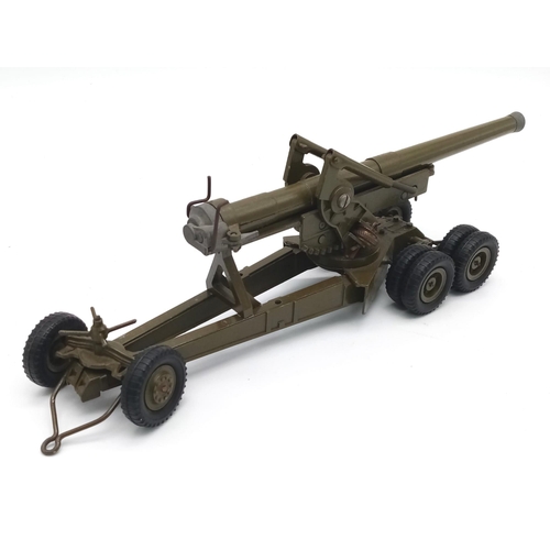 213 - A 1950s Britains 1/32 Size American 155mm Anti Aircraft Gun Model. In good condition - only half of ... 