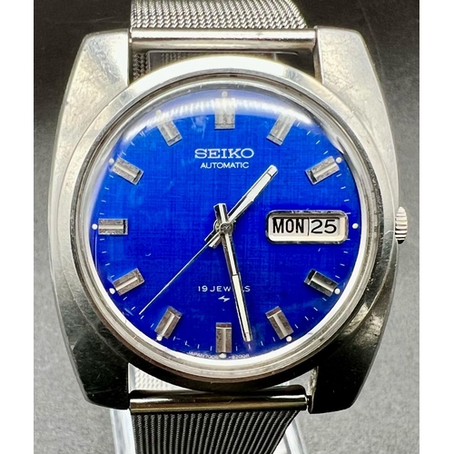 1548 - A Seiko Automatic 19 Jewel Automatic Gents Watch. Stainless steel strap and case - 38mm. Ice blue di... 