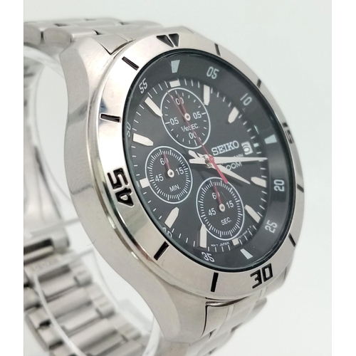 130 - A Seiko Chronograph Quartz Gents Watch. Stainless steel strap and case - 42mm. Black dial with three... 