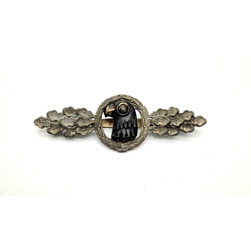 64 - WW2 German Luftwaffe Reconnaissance Squadron Silver Grade Clasp. The central blackened Eagle head
en... 