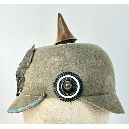 204 - WW1 Imperial German Army Prussian M15 Pickelhaube Uniform Helmet. A felt constructed example with
ni... 