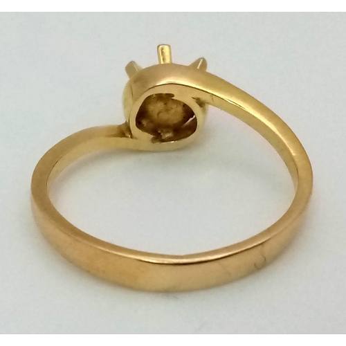 212 - An 18 K yellow gold twist solitaire diamond (0.25 carats) ring Size: J, weight: 2.5 g.