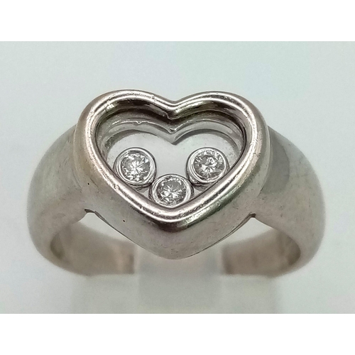 566 - An 18 K white gold diamond set heart ring with floating diamonds. Ring size: M, weight: 9.1 g.
