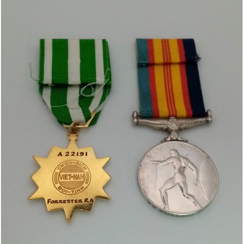 165 - Medal pair consisting of Vietnam Medal and Republic of Vietnam Campaign Medal, as issued to the Aust... 