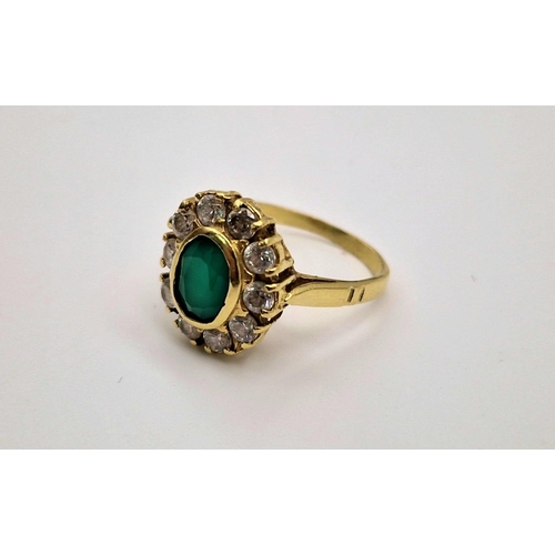 58 - An 18 K yellow gold, stone set cluster ring. Size: Q, weight: 5.6 g.