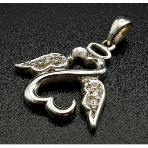 191 - An 18 K white gold, diamond set, pair of swans in a heart shaped pendant/charm. Weight: 2.2. g.