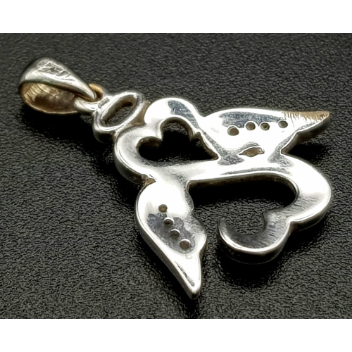 191 - An 18 K white gold, diamond set, pair of swans in a heart shaped pendant/charm. Weight: 2.2. g.