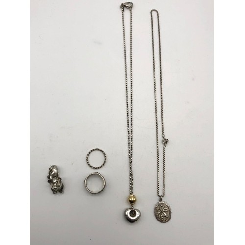 1002 - A sterling silver lot of two pendants with chains and  two rings (size L) and a cufflink. Total weig... 