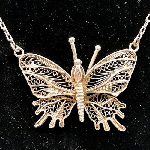 989 - A Beautifully Designed Vintage Filigree Silver Butterfly Drop Pendant. Comes on a silver link neckla... 