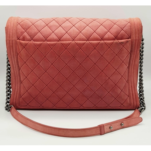 193 - A Chanel Maxi Boy Shoulder Bag. Pink quilted suede flap on leather. Heavy brushed steel finish on ha... 