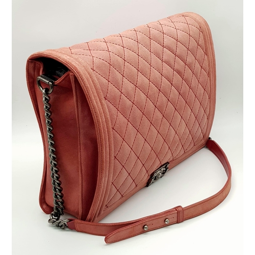 193 - A Chanel Maxi Boy Shoulder Bag. Pink quilted suede flap on leather. Heavy brushed steel finish on ha... 