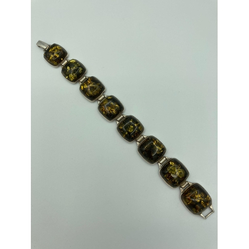 14 - Vintage SILVER and AMBER BRACELET. 19 cm.