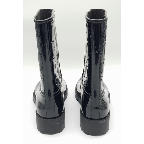 104 - A Pair of Louis Vuitton Women's Black Rubber Wellington Boots. Size 39. In good condition but please... 