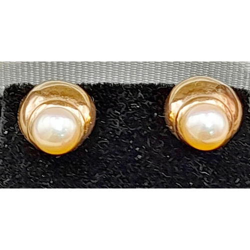 146 - A Pair of 9K Gold and Pearl Stud Earrings. Comes with a presentation case. 2.55g total weight. Ref: ... 