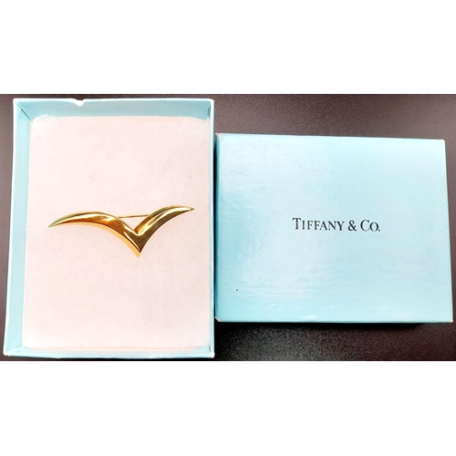 201 - A Tiffany and Co. 18k Yellow Gold Chevron Brooch. 5.5cm. 6.61g. Comes with a Tiffany Box. Ref: 11742