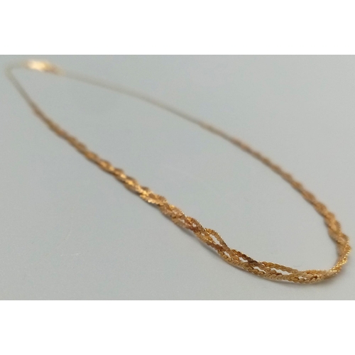 546 - A Delicate 9K Yellow Gold Necklace with Lattice Effect. 38cm.
1.82g