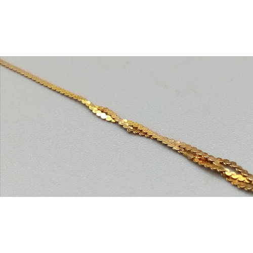 546 - A Delicate 9K Yellow Gold Necklace with Lattice Effect. 38cm.
1.82g