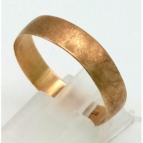 574 - A Vintage 9K Yellow Gold Band Ring. Size Y. 1.75g