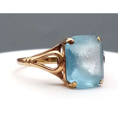 581 - A 9K Yellow Gold Aquamarine Gemstone Ring. Size J. 1.9g total weight.