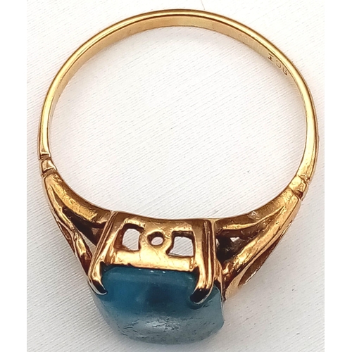 581 - A 9K Yellow Gold Aquamarine Gemstone Ring. Size J. 1.9g total weight.