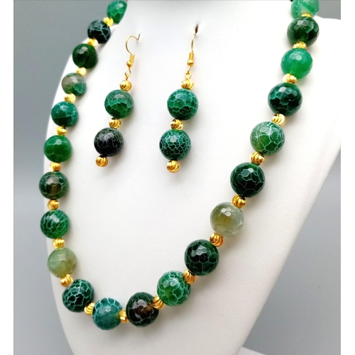 196 - A marvellous, large beaded (14 mm), crackled, green agate necklace and earrings set in a presentatio... 