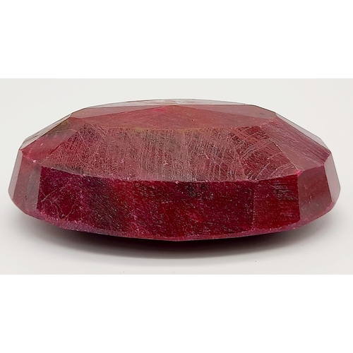 1197 - A 801.85 Ct Faceted Ruby. Colour enhanced. Oval Shape. GLI Certified.