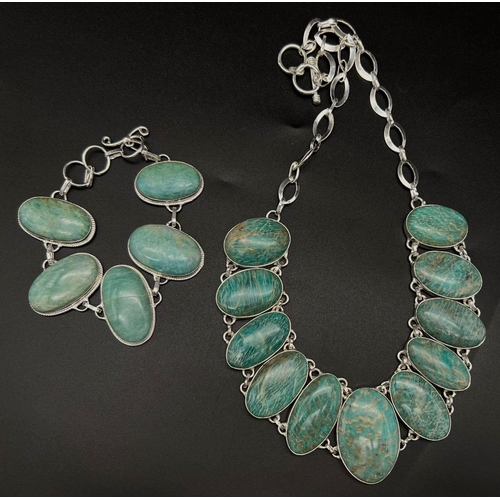 224 - A magnificent, Russian AMAZONITE necklace and bracelet set in a presentation box. Highly polished, l... 