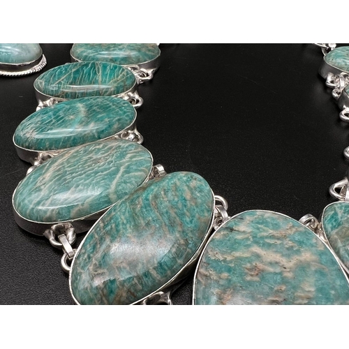 224 - A magnificent, Russian AMAZONITE necklace and bracelet set in a presentation box. Highly polished, l... 