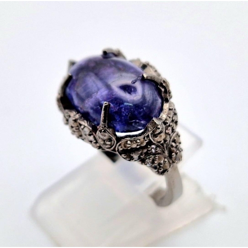 30 - An Art Deco Style 7.30ct Tanzanite Gemstone Ring with 0.65ct Diamond Accents. Set in 925 Silver. Siz... 