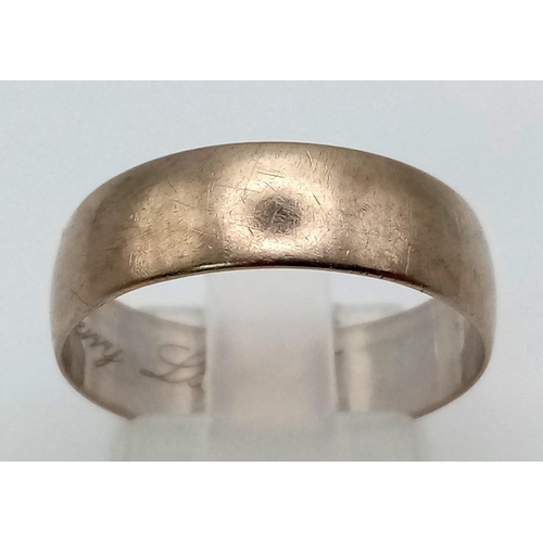 43 - A 9K Gold Band Ring. Full UK hallmark. Size R. 2.57g