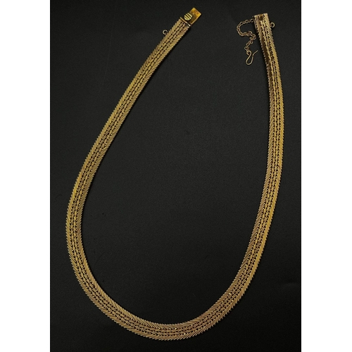 4 - A Gorgeous 18K Yellow Gold Intricate Foxtail-Link Collarette Necklace. 37cm. 38.17g