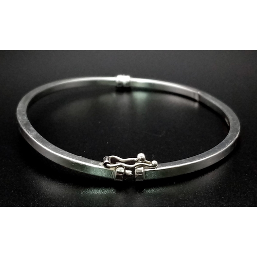 558 - A 9K White Gold Bangle. 64mm inner diameter. 3.7g. A/F.