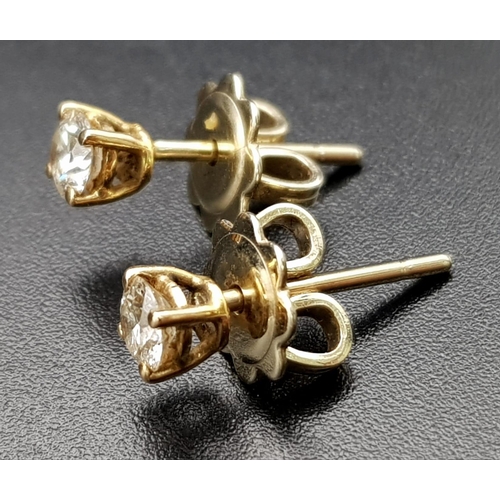 131 - A Pair of 18K Gold and Diamond Stud Earrings. 0.5ct total diamond weight. Quality VVS/VS white diamo... 