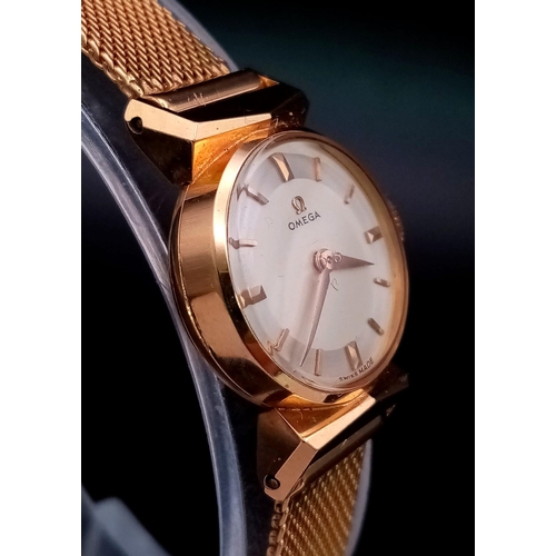 40 - A Wonderful Vintage 18K Gold Ladies Omega Watch. 18K gold bracelet and case - 14mm. White dial. Mech... 