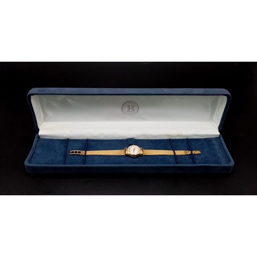 40 - A Wonderful Vintage 18K Gold Ladies Omega Watch. 18K gold bracelet and case - 14mm. White dial. Mech... 