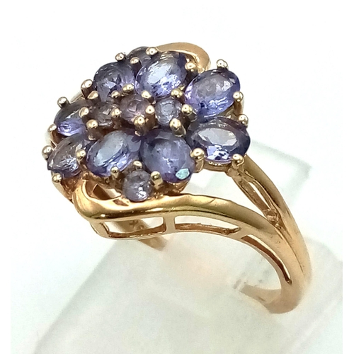 739 - A 9K Yellow Gold and Tanzanite Decorative Floral Ring. Size O. 3g total weight. Ref: 24