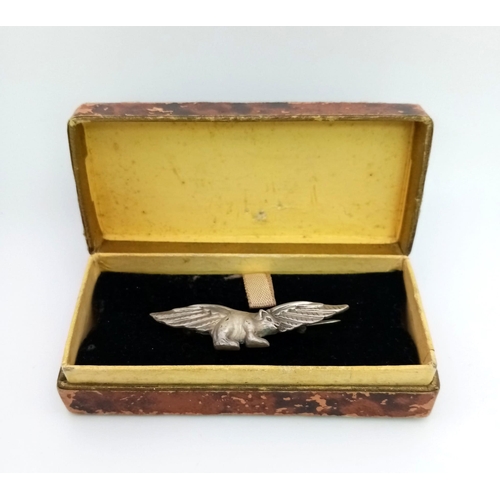 124 - Unofficial Guinea Pig Club Silver Sweetheart Brooch in original box. These were worn by families
of ... 