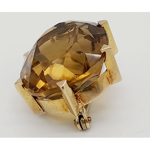 563 - A Wonderfully Clean 25ct Smoky Quartz set in Rich High-Karat Gold - creating the perfect brooch. 25m... 