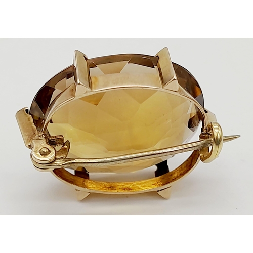 563 - A Wonderfully Clean 25ct Smoky Quartz set in Rich High-Karat Gold - creating the perfect brooch. 25m... 