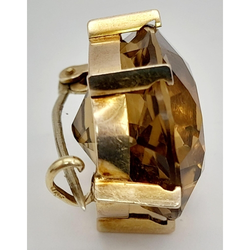 563 - A Wonderfully Clean 25ct Smoky Quartz set in Rich High-Karat Gold - creating the perfect brooch. 25m... 