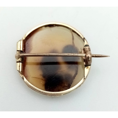 777 - A Georgian Agate Brooch set in High-Karat Gold. 20mm