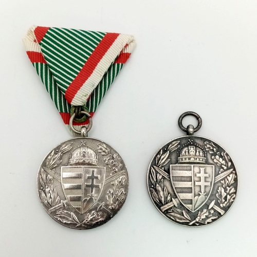 123 - A Pair of WW1 Austro Hungary Bravery Medals ‘Pro Deo Et Patria’ 1914- 1918. One with ribbon, one wit... 