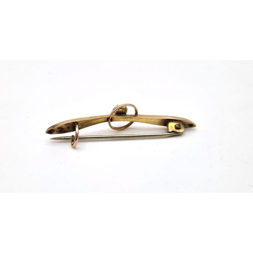 233 - Vintage 9 Carat Yellow Gold Blue Stone (Possibly Topaz) Propeller Shape Design Brooch. 3.5cm Length,... 