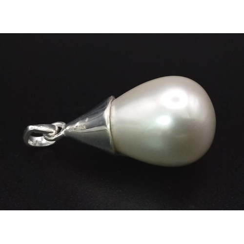 675 - A 21ct Pearl set in 925 Sterling Silver Pendant. 25mm. Ref: V29