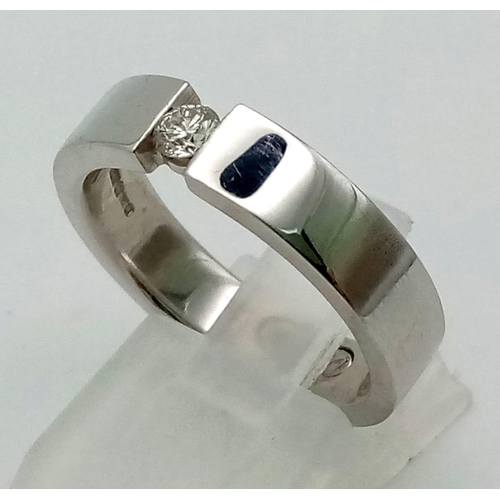 696 - 18k white gold diamond set 5mm band with small diamond also set inside inner band, Total Weight 10g,... 