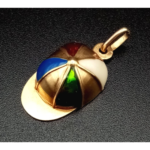 810 - A 9 K yellow gold enamelled Jockey hat, weight: 1.4 g.