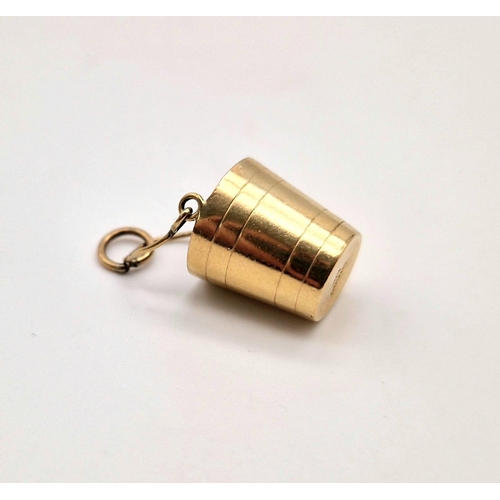 824 - A 9 K yellow gold ice bucket charm, weight: 2.1 g.