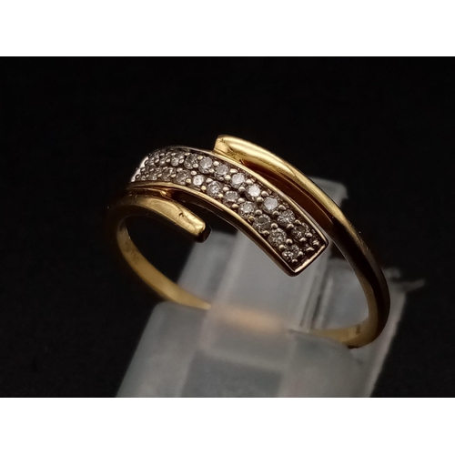 744 - An 18K yellow gold ring with two diamond cross over bands.  (diamonds 0.10 carats). Ring size: M1/2,... 