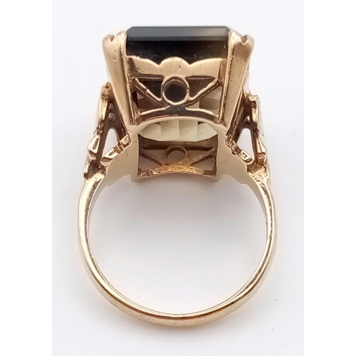 191 - A Vintage 9K Yellow Gold Smoky Quartz Ring. 15ct rectangular smoky quartz on a pierced gold setting.... 